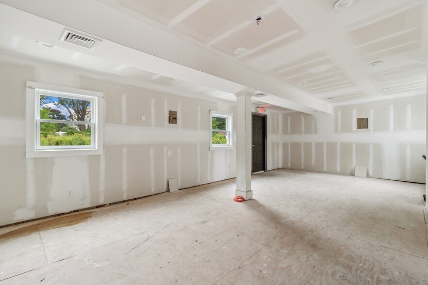 More Photos Of 469 Main St, West Sayville Restaurant For Sale