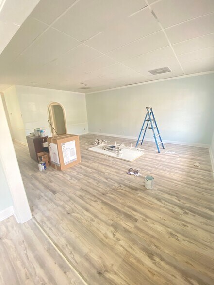 More Photos Of 2080 6th Ave, Vero Beach Storefront Retail Office For Lease