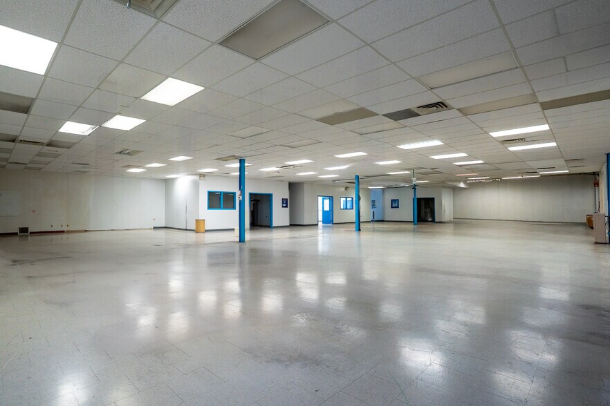 More Photos Of 59 Montclair Dr, Woodstock Warehouse For Sale