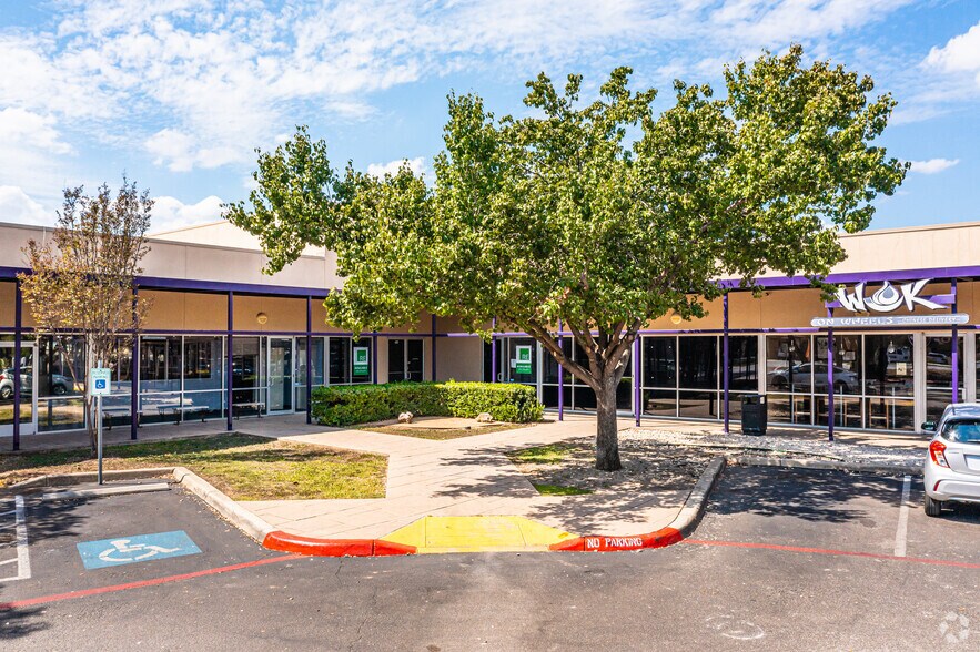 More Photos Of 4503 De Zavala Rd, San Antonio Storefront For Sale