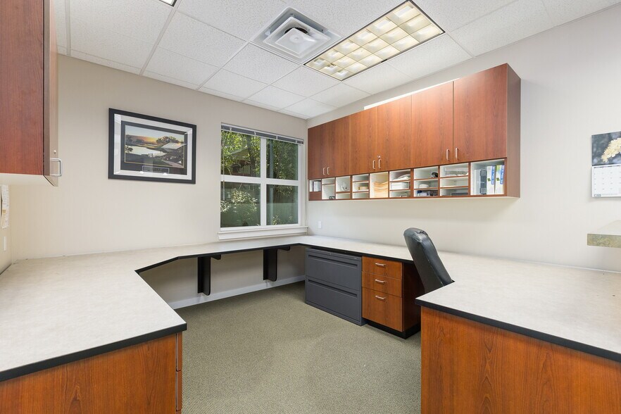 More Photos Of 4061 Eliza Ave, Bellingham Office For Lease