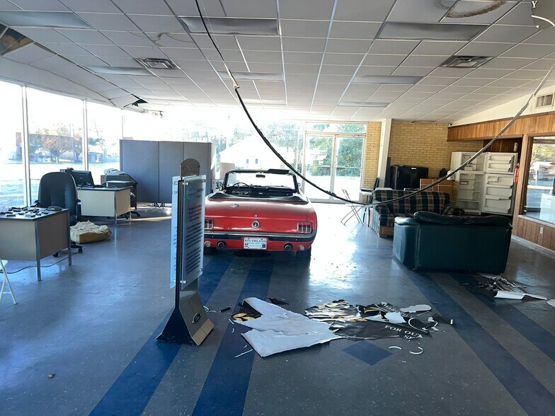 More Photos Of 757 North St, Ashburn Auto Dealership For Sale