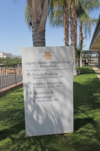 More Photos Of 3807 Union Ave, Bakersfield Medical For Lease