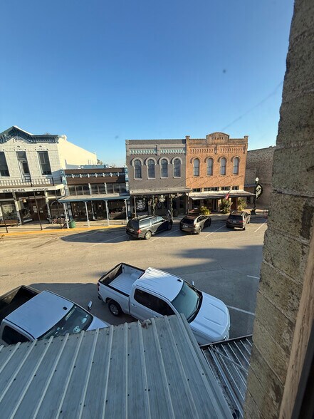 More Photos Of 119 E Main St, Cuero General Retail For Sale
