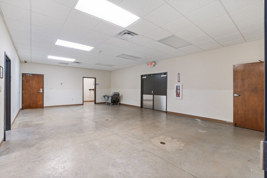 More Photos Of 101 N 37th St, Rogers Medical For Lease