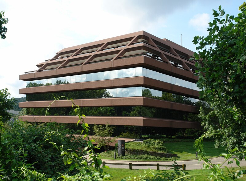 More Photos Of 120 White Plains Rd, Tarrytown Office For Lease