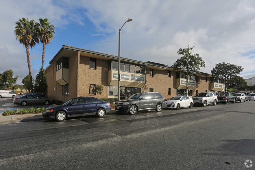 More Photos Of 1901-1907 Redondo Ave, Signal Hill Flex For Lease