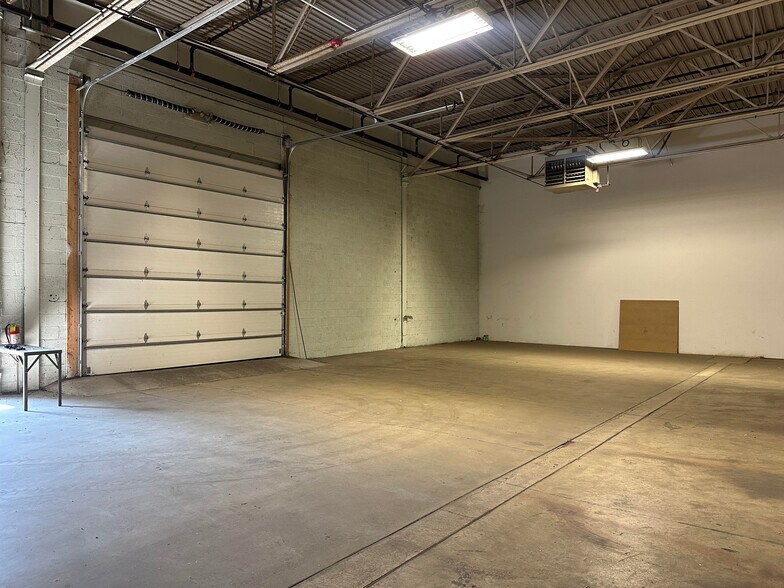 More Photos Of 109 Pike Cir, Huntingdon Valley Light Manufacturing For Sale