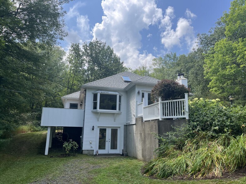 More Photos Of 337 Commercial St, Rockport Hotel For Sale