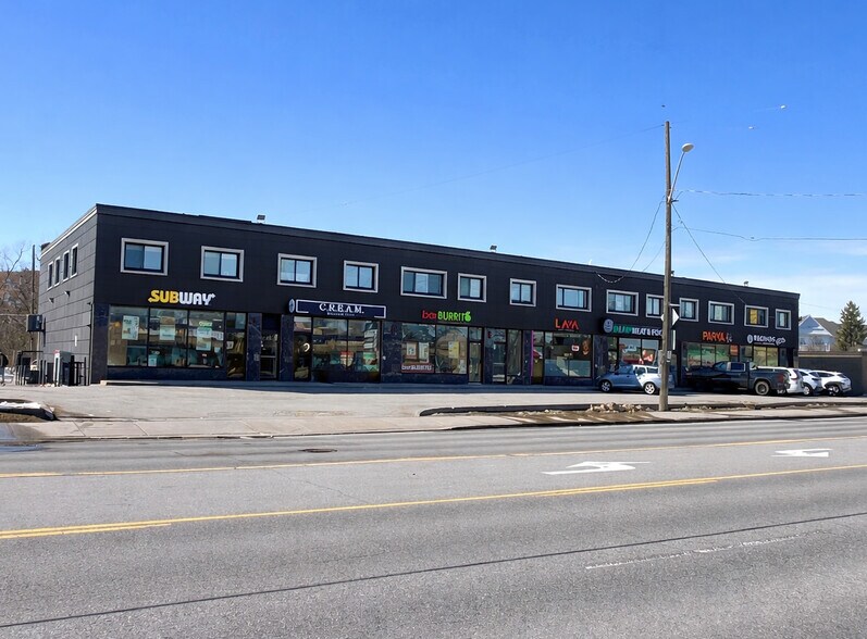 More Photos Of 14810 Yonge St, Aurora Storefront Retail Residential For Sale