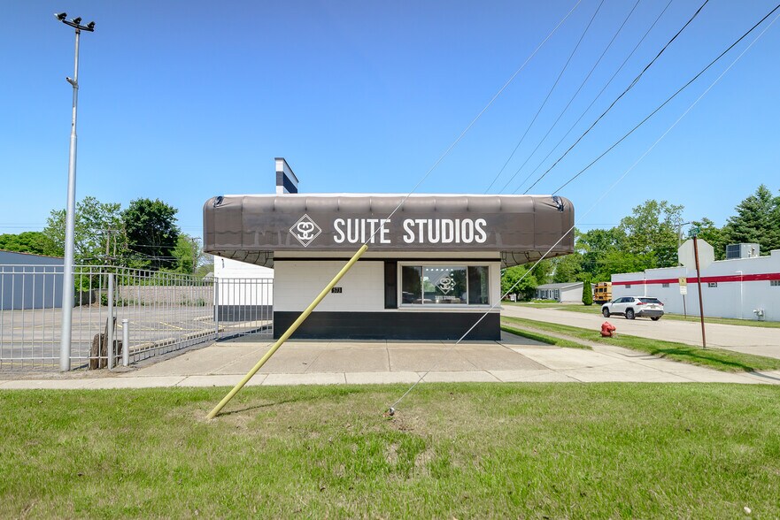 More Photos Of 573 E Huron River Dr, Belleville Freestanding For Sale