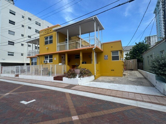 More Photos Of 300 Georgia St, Hollywood Apartments For Sale
