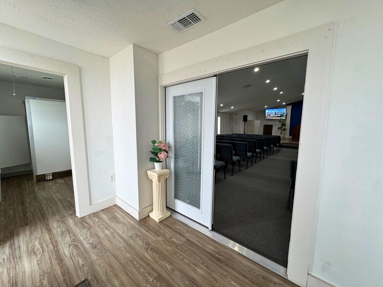 More Photos Of 2428 Wavell St, Houston Religious Facility For Sale