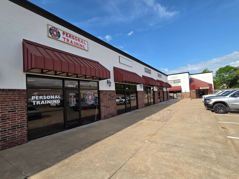 More Photos Of 9238-9242 S Sheridan Rd, Tulsa Unknown For Lease