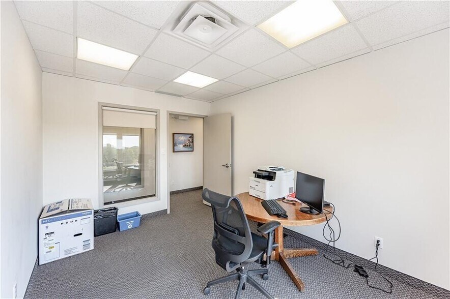 More Photos Of 2904 South Sheridan Way, Oakville Medical For Lease
