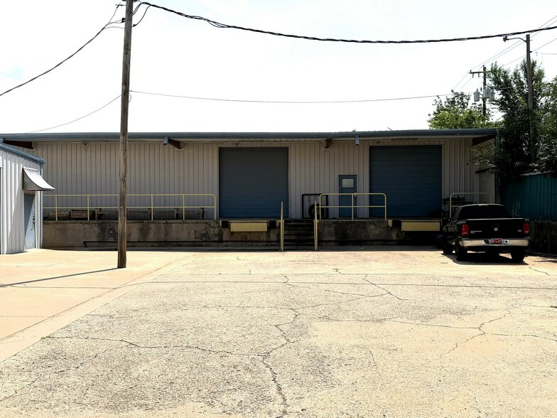 More Photos Of 108 SE 24th St, Oklahoma City Warehouse For Lease