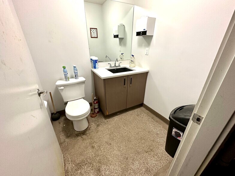 More Photos Of 4630 61 St, Red Deer Warehouse For Lease