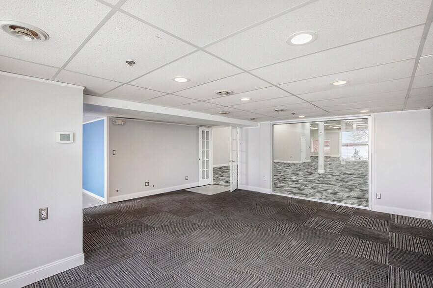 More Photos Of 201 N Riverside Ave, Saint Clair General Retail For Sale