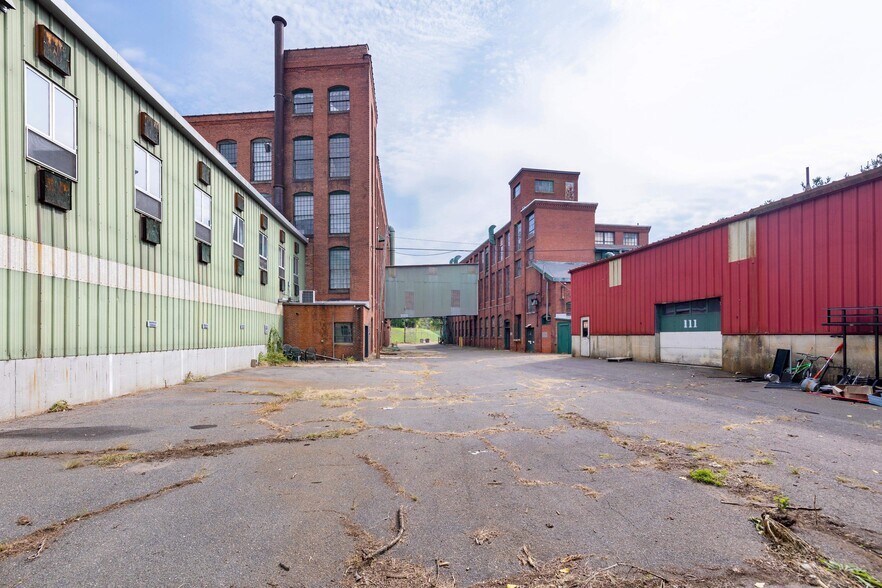 More Photos Of 35 Lower Grape St, Chicopee Warehouse For Sale