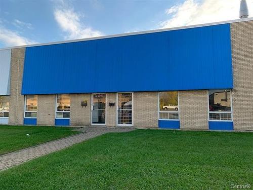 Primary Photo Of 644-824 Boul Du Curé-Boivin, Boisbriand Warehouse For Lease
