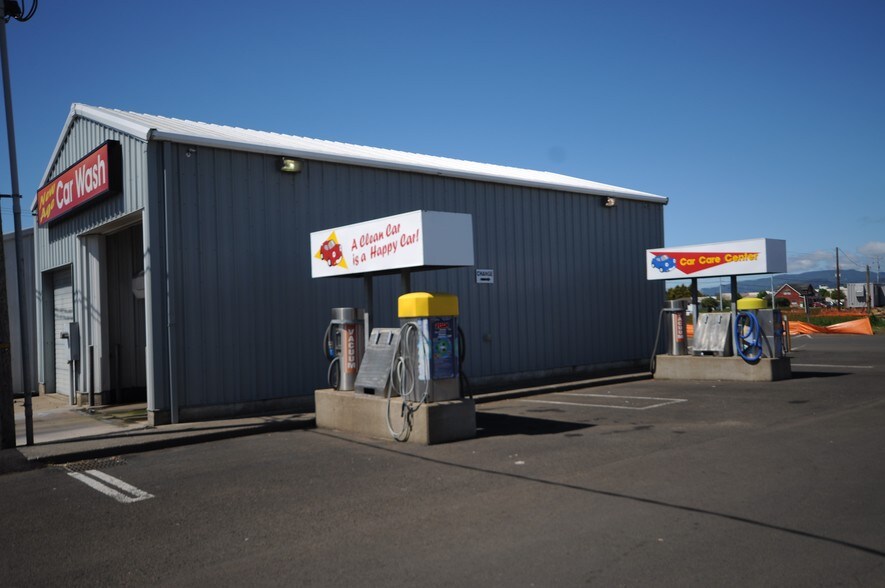 More Photos Of 1865 Main Ave N, Tillamook Storefront For Sale