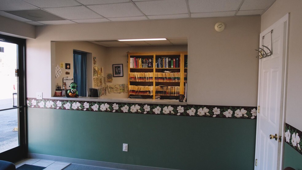 More Photos Of 109 Highway 52 E, Portland Convenience Store For Lease