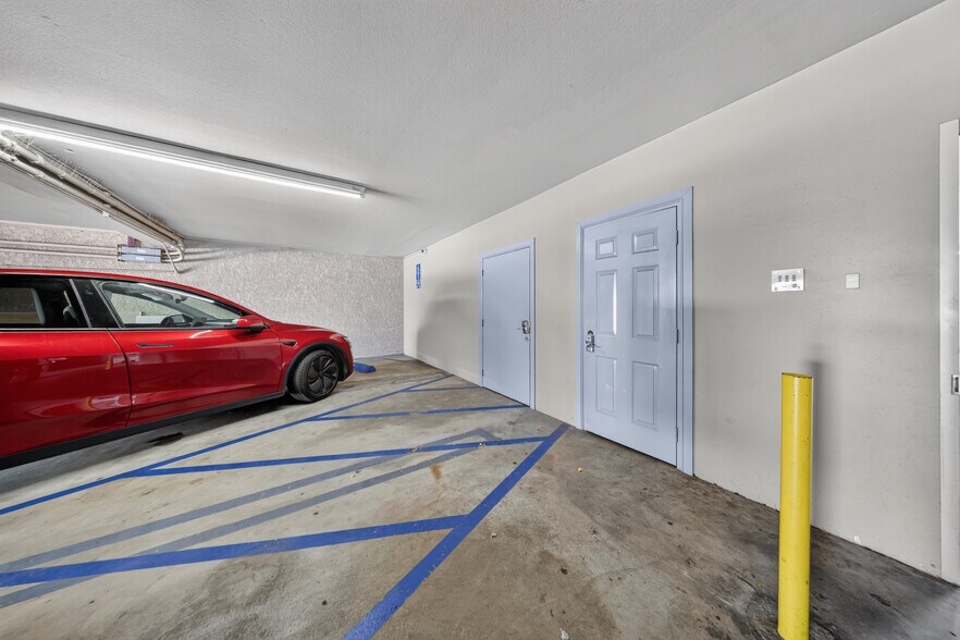 More Photos Of 20847 Sherman Way, Canoga Park Office For Sale