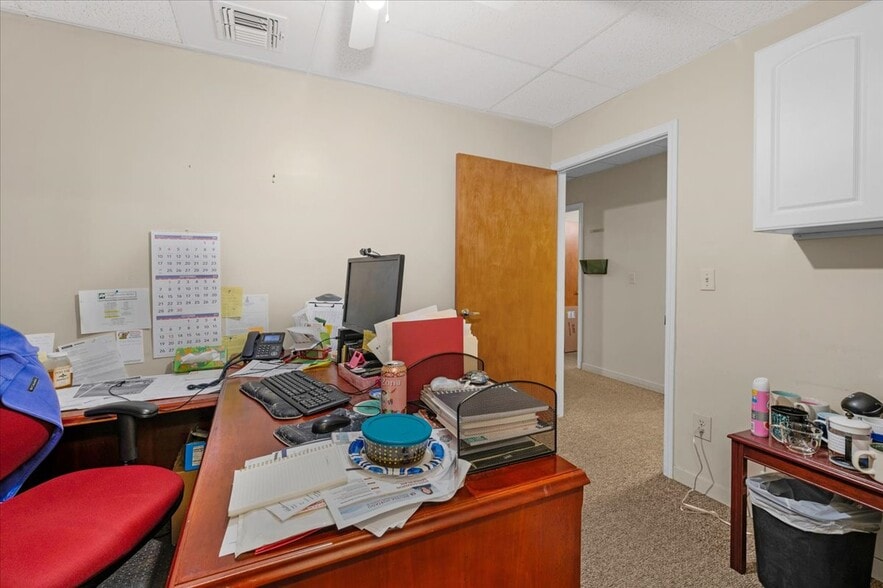 More Photos Of 339 W D St, Lemoore Storefront For Sale