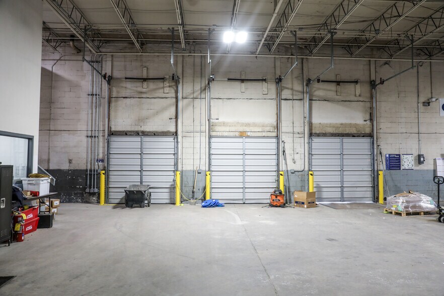 More Photos Of 1585 Roadhaven Dr, Stone Mountain Warehouse For Lease