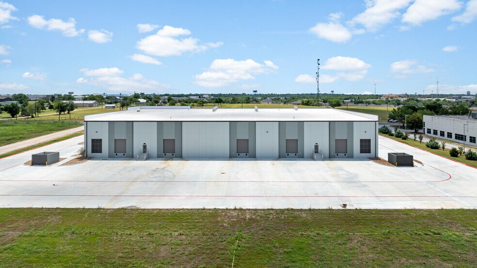 More Photos Of 1720 Eberhart Rd, Temple Warehouse For Lease