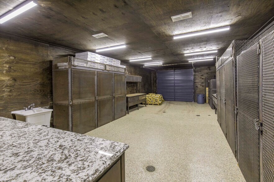 More Photos Of 636 W Tarrant Rd, Grand Prairie General Retail For Sale