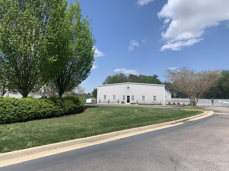 More Photos Of 1820 Ruffin Mill Cir, South Chesterfield Warehouse For Lease