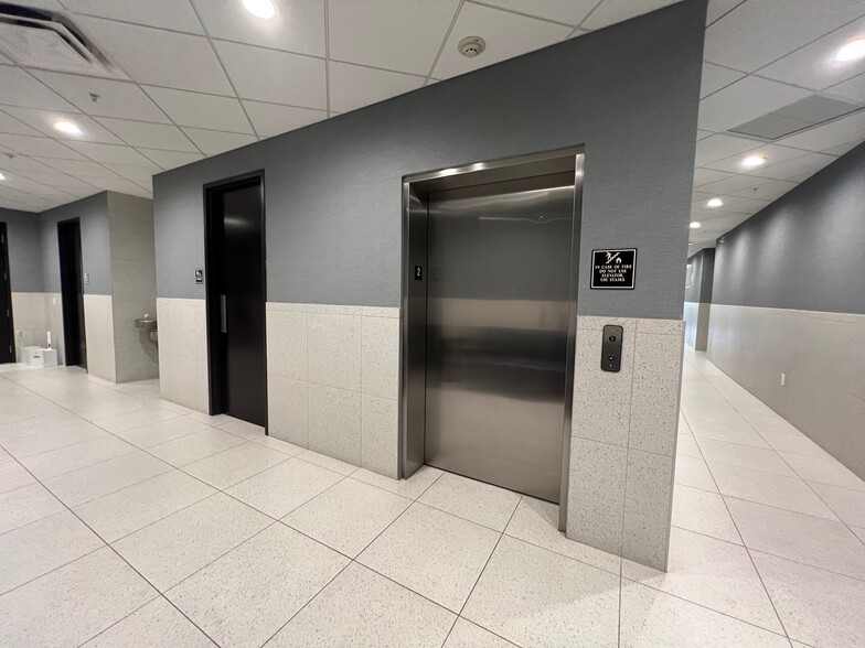 More Photos Of 2621 Cattlemen Rd, Sarasota Office For Lease