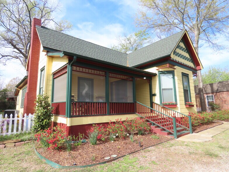 More Photos Of 1923 S Beckham Ave, Tyler Office Residential For Lease