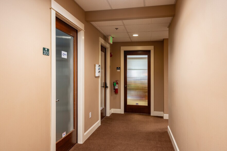 More Photos Of 180 Lithia Way, Ashland Office Residential For Sale