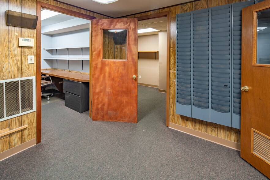 More Photos Of 2516 9th St, Great Bend Warehouse For Sale