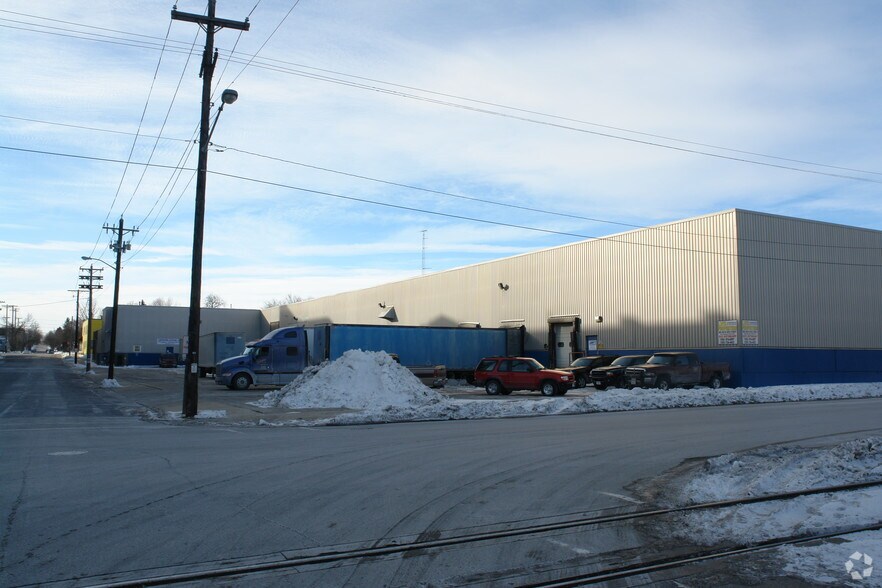 More Photos Of 901 S 17th St, Manitowoc Warehouse For Lease