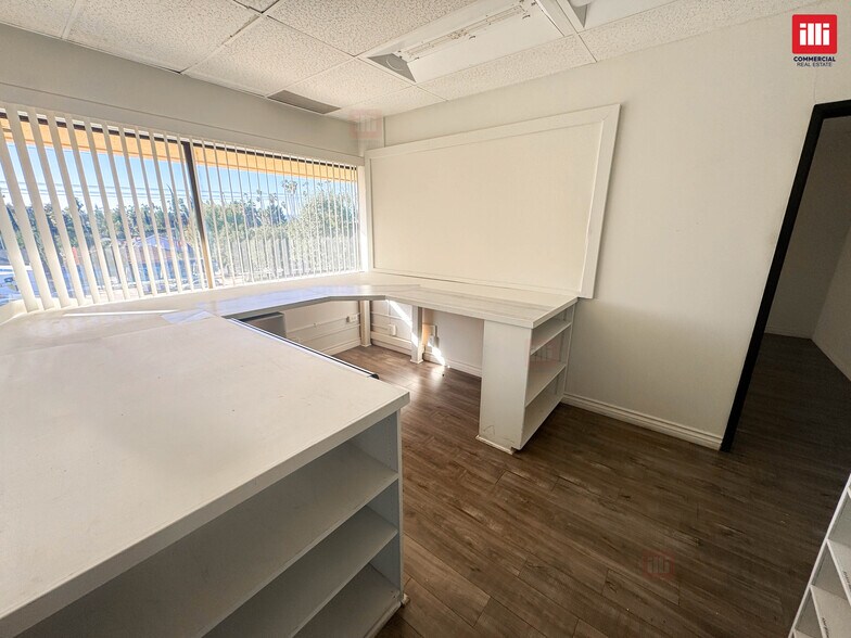 More Photos Of 7136 Haskell Ave, Van Nuys Office For Lease