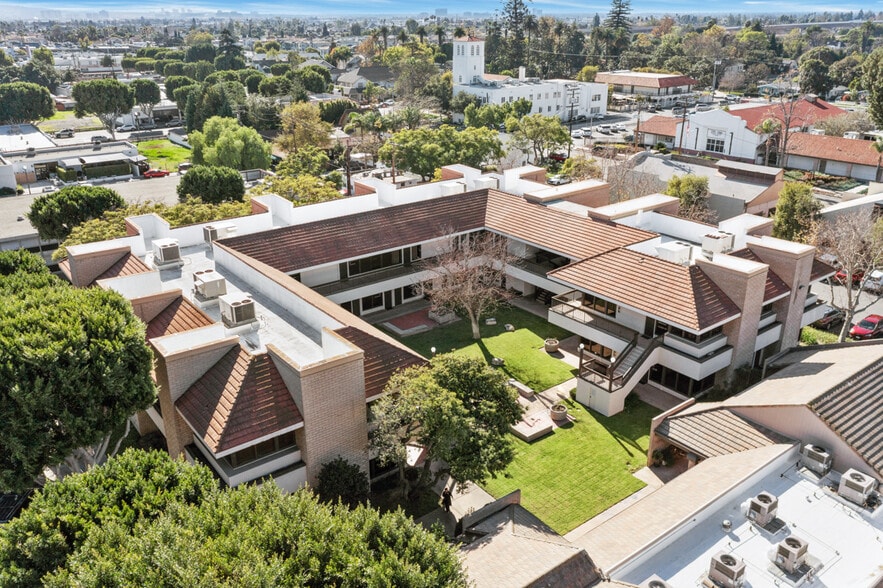 More Photos Of 250 El Camino Real, Tustin Office For Lease