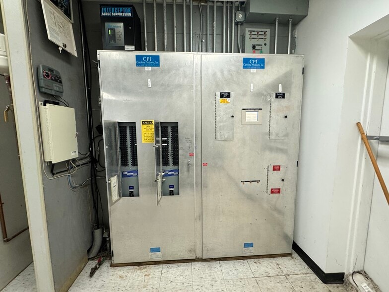 More Photos Of 2261 Pawtucket Ave, East Providence Freestanding For Lease