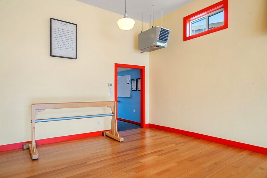 More Photos Of 710 S Lincoln St, Port Angeles General Retail For Sale