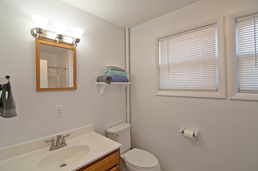 More Photos Of 439 Main Street, Rainelle Storefront Retail Residential For Sale