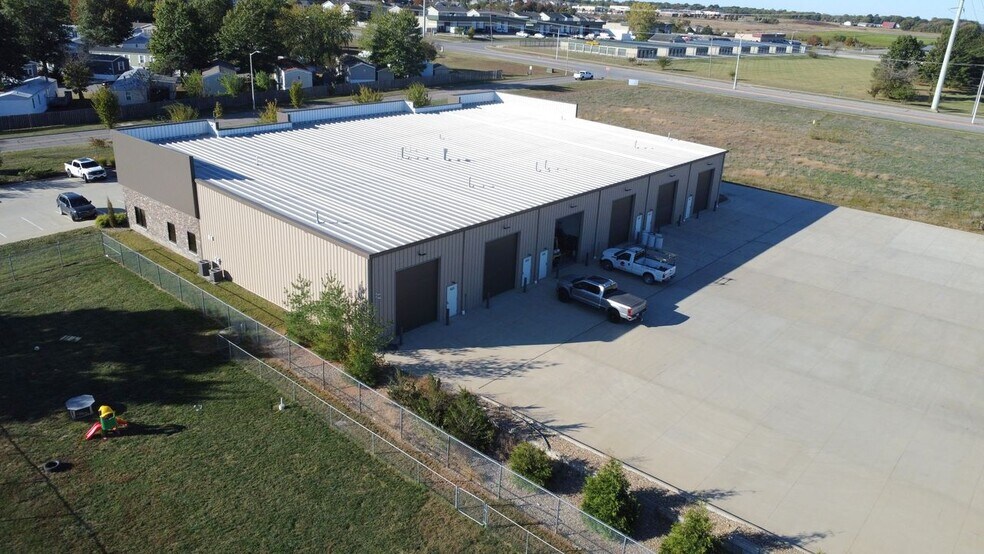 More Photos Of 912-922 E Warren St, Gardner Industrial For Lease