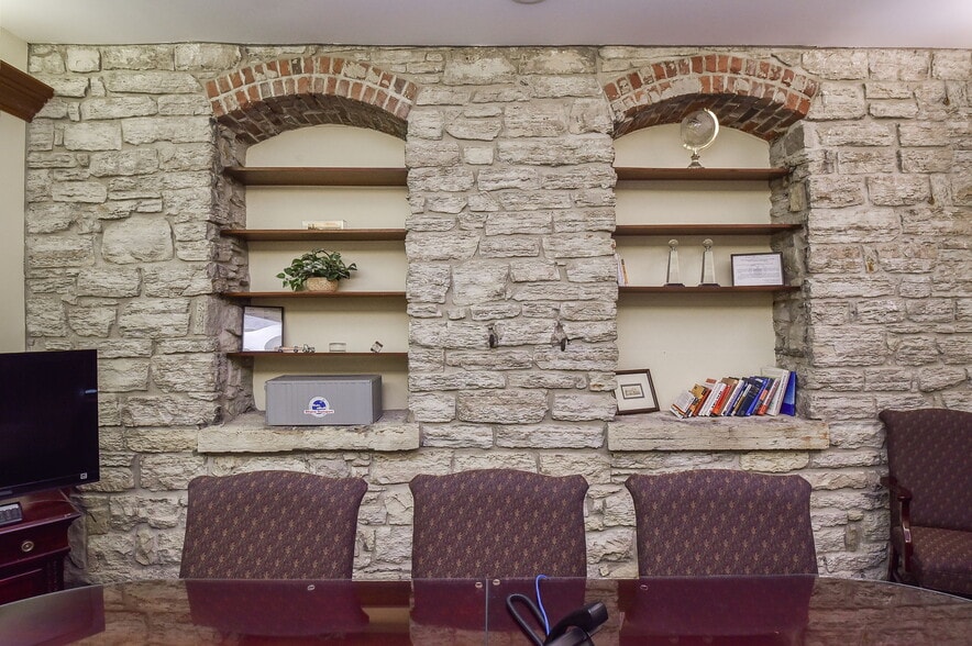 More Photos Of 30 S Shumway Ave, Batavia Office For Lease