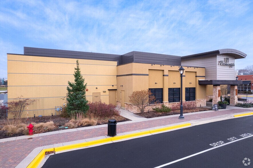 More Photos Of 930 Milwaukee Ave, Lincolnshire Unknown For Lease