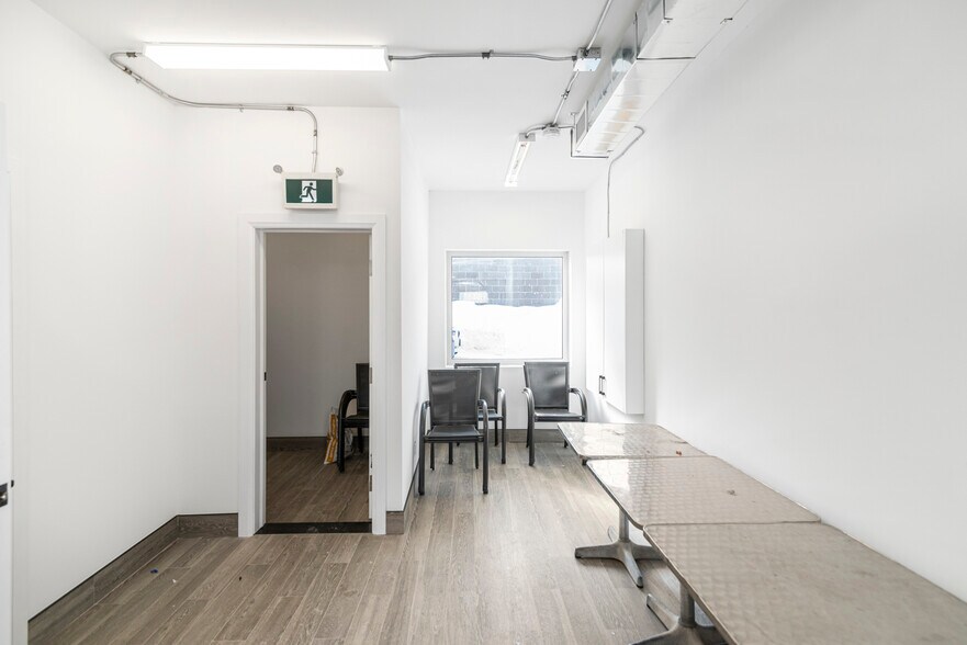 More Photos Of 5848 Ferry St, Niagara Falls General Retail For Sale