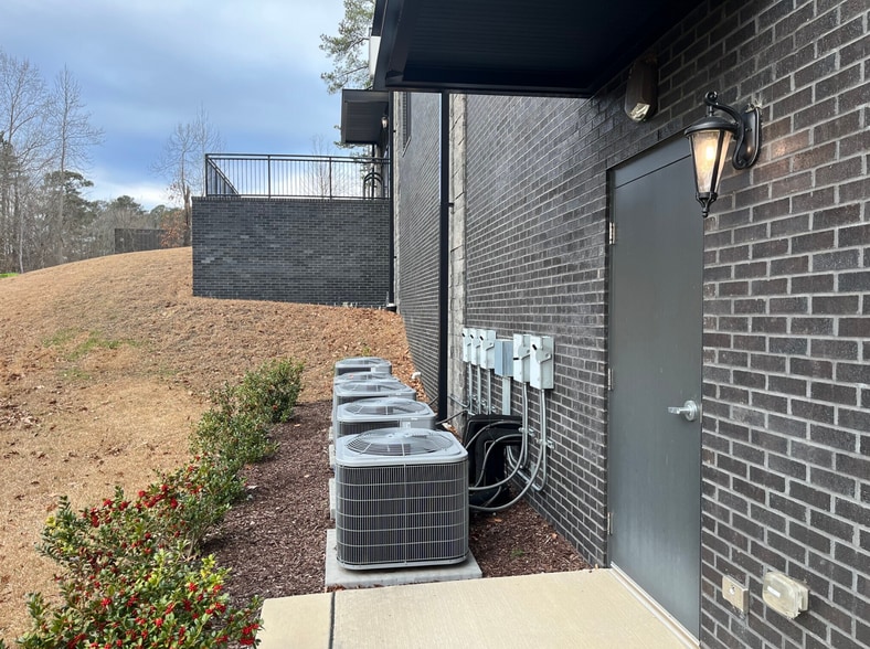 More Photos Of 4550 Preslyn Dr, Raleigh Light Distribution For Lease