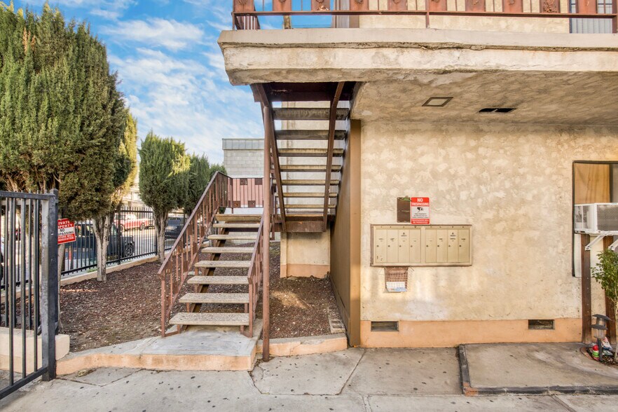 More Photos Of 5516 Virginia Ave, Los Angeles Multifamily For Sale