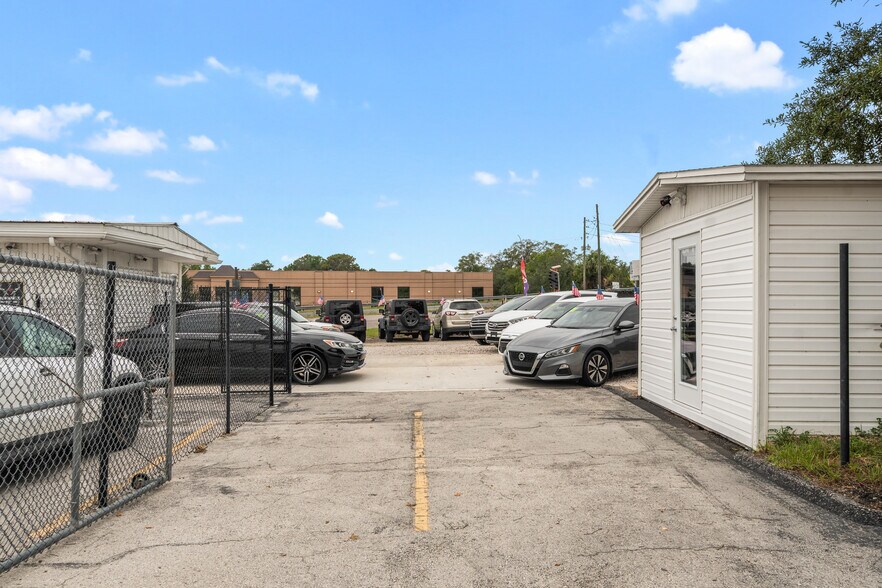 More Photos Of 7116 Rose Ave, Orlando Auto Dealership For Sale