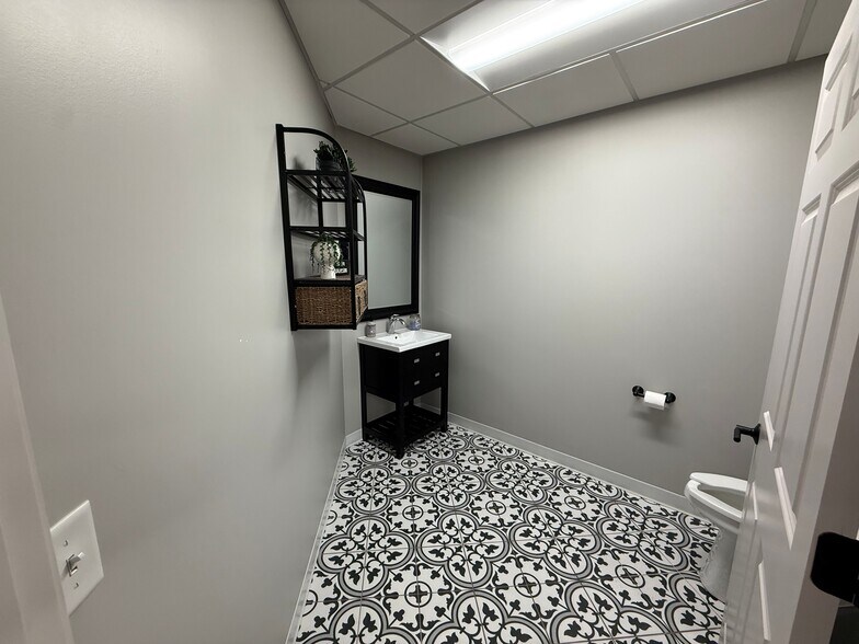 More Photos Of 6110 Constitution Dr, Fort Wayne Office For Lease